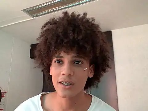 Snapshot of Max_Rain chatting on April 17, 9:18 pm Max Rain online show from April 17, 9:18 pm