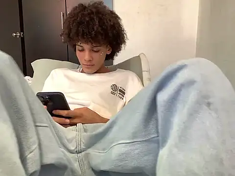 Snapshot of Max_Rain chatting on April 27, 10:08 pm Max Rain online show from April 27, 10:08 pm