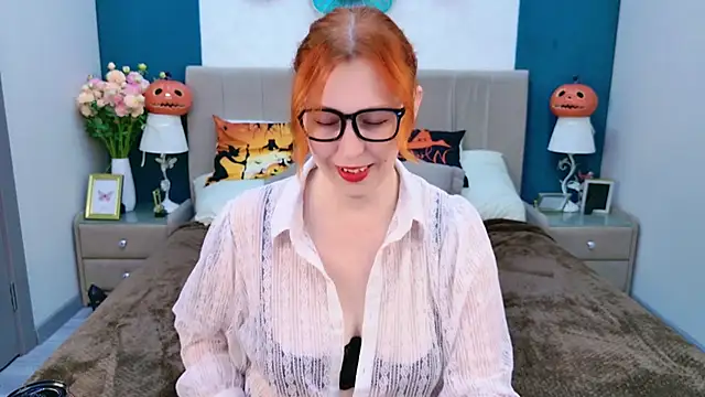 Snapshot of Evie_Bennet chatting on October 28, 10:41 am Evie Bennet online show from October 28, 10:41 am