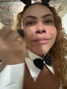 Chloe Leaozinho online show from April 2, 7:11 pm