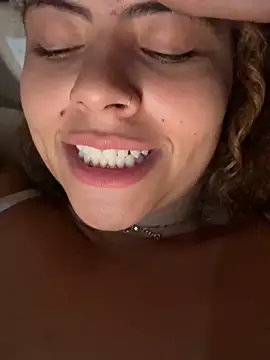 Chloe Leaozinho online show from May 16, 12:29 am