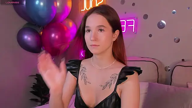 Eva Hollowey online show from September 22, 10:28 am