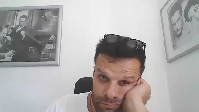 Snapshot of FROCETTO93 chatting on June 12, 2:49 pm FROCETTO93 online show from June 12, 2:49 pm