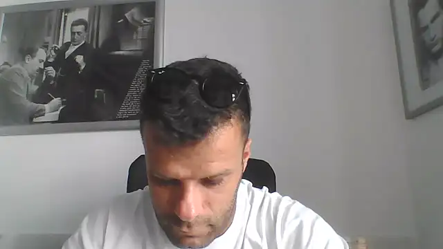 Snapshot of FROCETTO93 chatting on June 30, 6:25 am FROCETTO93 online show from June 30, 6:25 am