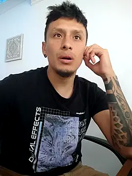Snapshot of roman_thre chatting on October 3, 7:33 pm roman thre online show from October 3, 7:33 pm