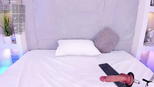 LovelyEyesx online show from May 14, 3:52 pm