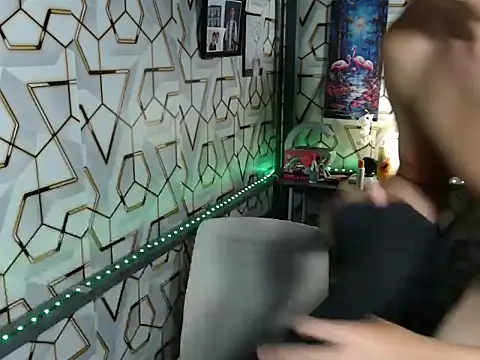 Snapshot of darryl_hugecok chatting on September 22, 10:34 pm darryl hugecok online show from September 22, 10:34 pm