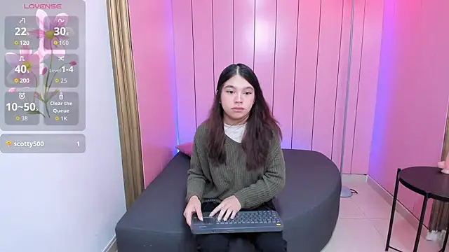 Snapshot of Laurent_Scott_ chatting on October 6, 11:29 am Laurent Scott  online show from October 6, 11:29 am