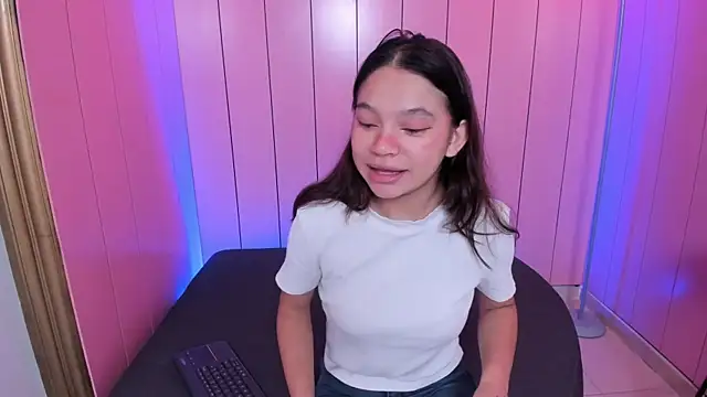 Snapshot of Laurent_Scott_ chatting on October 22, 12:05 pm Laurent Scott  online show from October 22, 12:05 pm