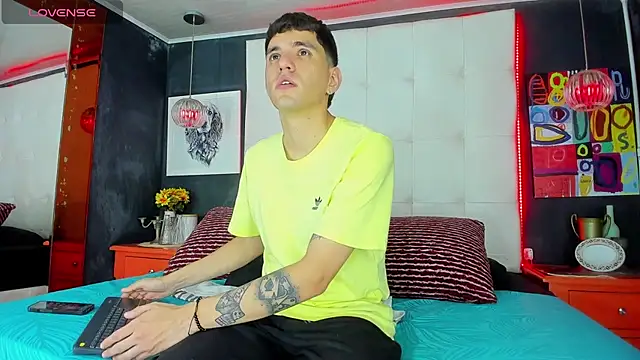 Matteo12  online show from October 1, 9:43 pm