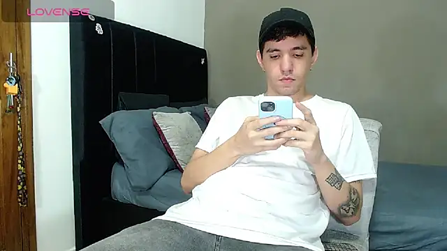 Matteo12  online show from February 2, 2:43 am