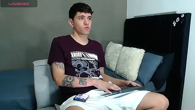 Snapshot of Matteo12_ chatting on May 1, 11:09 pm Matteo12 online show from May 1, 11:09 pm