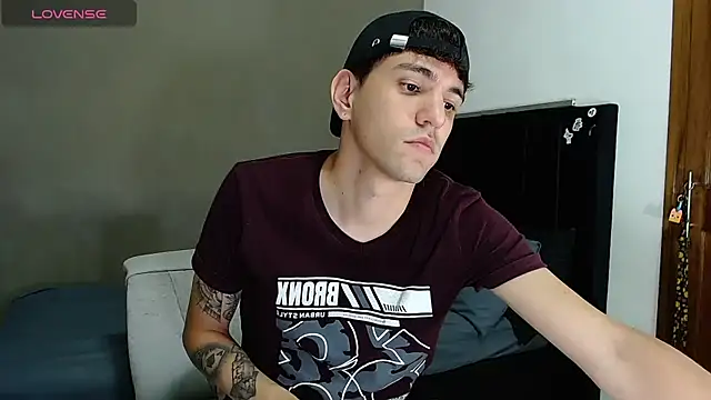 Snapshot of Matteo12_ chatting on May 2, 7:41 pm Matteo12 online show from May 2, 7:41 pm