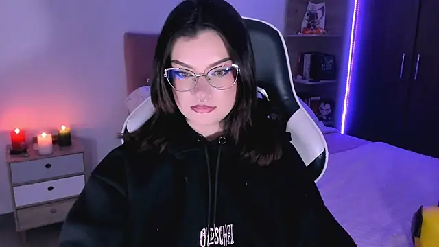 OphelianaRose33 online show from October 18, 10:21 pm