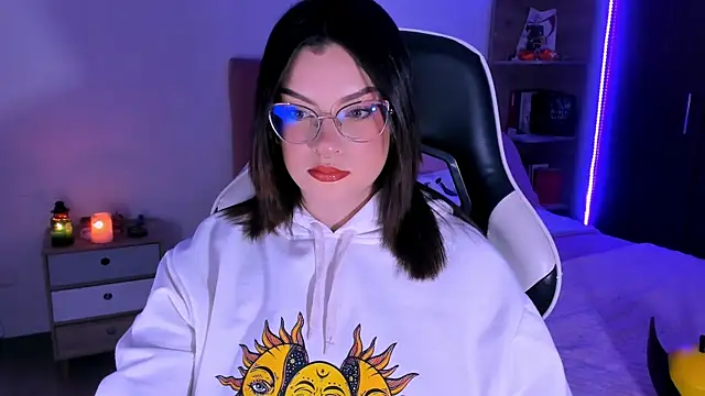 OphelianaRose33 online show from October 28, 10:56 pm