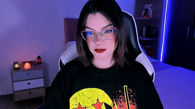 OphelianaRose33 online show from November 2, 9:06 pm