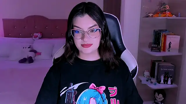 OphelianaRose33 online show from December 19, 10:28 pm