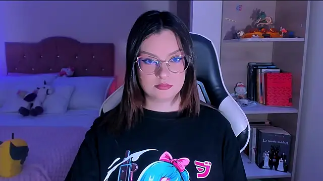 Snapshot of OphelianaRose33 chatting on February 13, 10:39 pm OphelianaRose33 online show from February 13, 10:39 pm