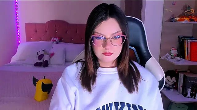 Snapshot of OphelianaRose33 chatting on February 17, 7:20 pm OphelianaRose33 online show from February 17, 7:20 pm