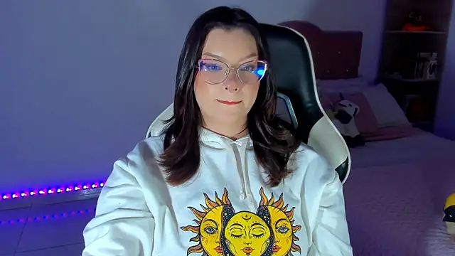 Snapshot of OphelianaRose33 chatting on April 7, 1:55 pm OphelianaRose33 online show from April 7, 1:55 pm