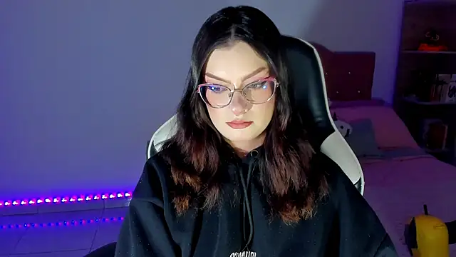 OphelianaRose33 online show from April 30, 10:36 pm