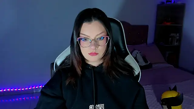 OphelianaRose33 online show from May 16, 6:50 pm