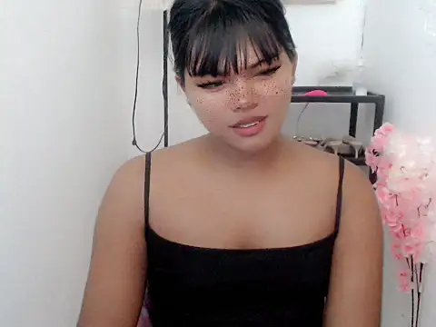Snapshot of FROXXX21 chatting on July 5, 3:45 am FROXXX21 online show from July 5, 3:45 am