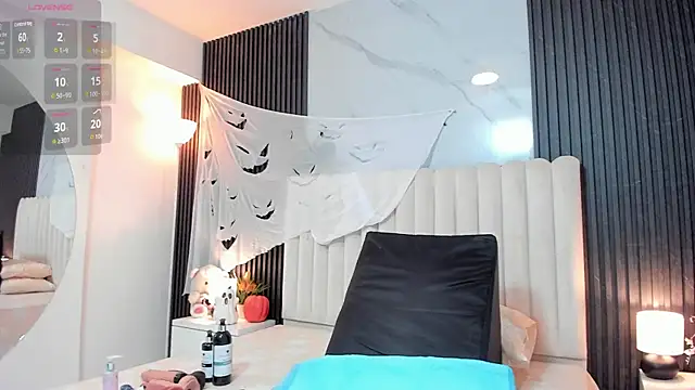 Snapshot of Samantha_Claus chatting on October 31, 4:13 am Samantha Claus online show from October 31, 4:13 am