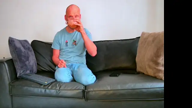 Snapshot of BRIANSILK77 chatting on October 2, 8:21 am BRIANSILK77 online show from October 2, 8:21 am