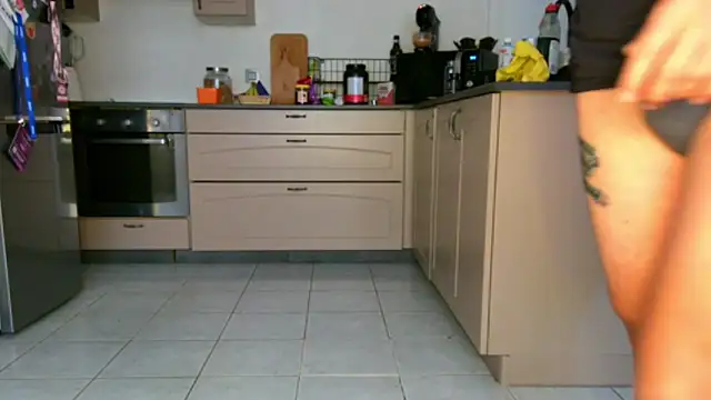 Snapshot of BRIANSILK77 chatting on October 21, 8:04 am BRIANSILK77 online show from October 21, 8:04 am