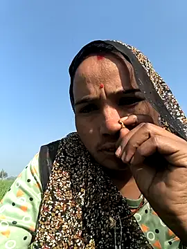 Snapshot of Hot_raaani chatting on December 19, 7:48 am Hot raaani online show from December 19, 7:48 am