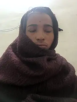 Hot raaani online show from January 6, 11:18 pm