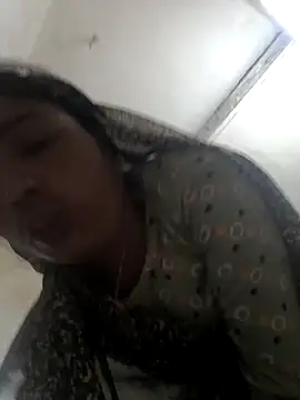 Hot raaani online show from February 11, 11:37 am