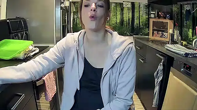 Snapshot of SexyMilf_37 chatting on October 7, 8:39 pm SexyMilf 37 online show from October 7, 8:39 pm