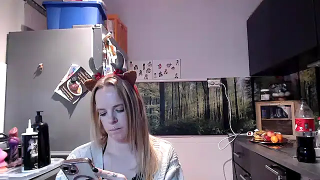 Snapshot of SexyMilf_37 chatting on December 17, 9:43 pm SexyMilf 37 online show from December 17, 9:43 pm