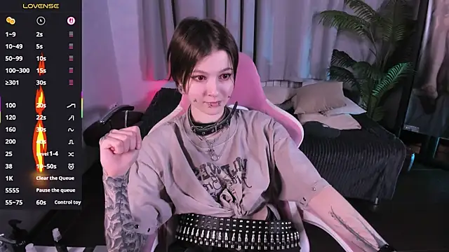 MiraVelle online show from October 9, 9:24 pm