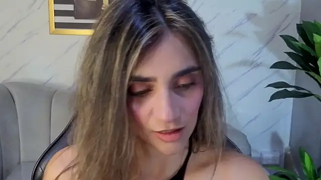 Snapshot of agatha_brooks_t chatting on April 1, 12:39 pm agatha brooks t online show from April 1, 12:39 pm