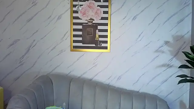 Snapshot of agatha_brooks_t chatting on April 2, 1:47 am agatha brooks t online show from April 2, 1:47 am