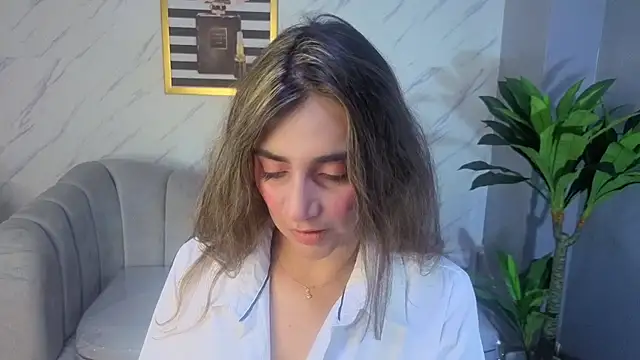 Snapshot of agatha_brooks_t chatting on April 6, 12:28 pm agatha brooks t online show from April 6, 12:28 pm