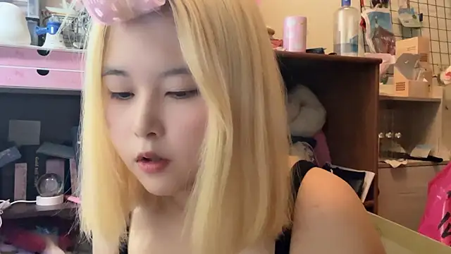 Snapshot of luna51888 chatting on September 9, 11:43 am luna51888 online show from September 9, 11:43 am