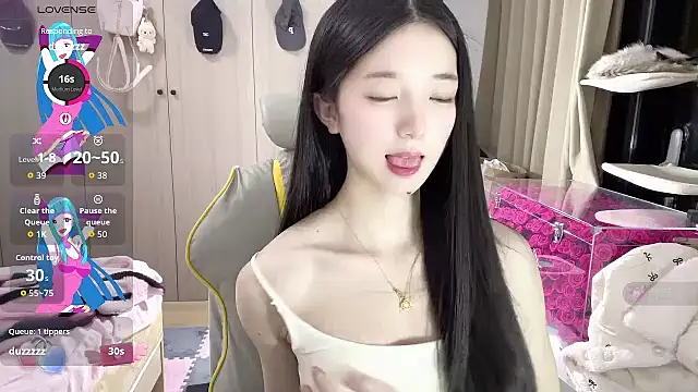 Snapshot of OiOi-666 chatting on February 12, 1:06 pm OiOi-666 online show from February 12, 1:06 pm