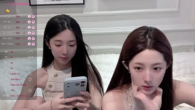 Snapshot of OiOi-666 chatting on April 6, 10:05 am OiOi-666 online show from April 6, 10:05 am