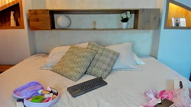 Emilly Beaumont online show from May 13, 12:57 pm