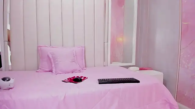 Snapshot of luna_hot_ass chatting on September 25, 8:12 pm luna hot ass online show from September 25, 8:12 pm