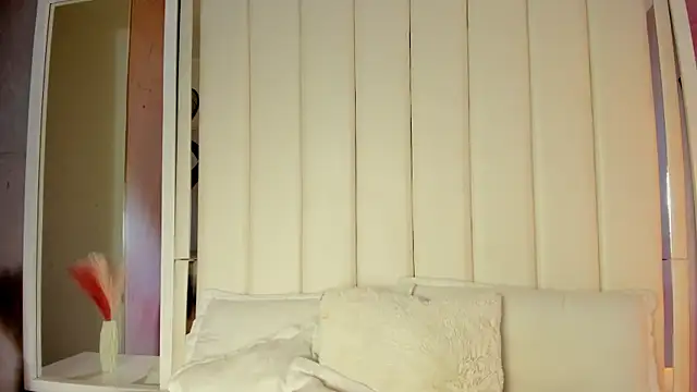 Snapshot of luna_hot_ass chatting on October 17, 8:22 pm luna hot ass online show from October 17, 8:22 pm