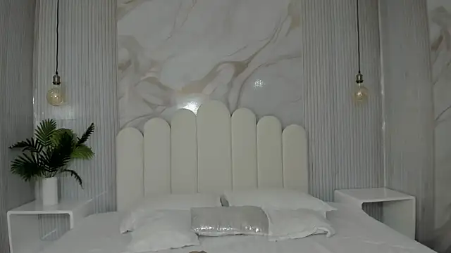 Snapshot of luna_hot_ass chatting on December 5, 3:30 pm luna hot ass online show from December 5, 3:30 pm