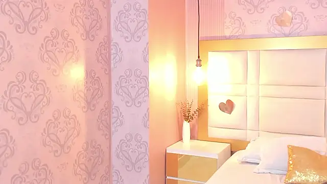 Snapshot of luna_hot_ass chatting on February 1, 3:43 pm luna hot ass online show from February 1, 3:43 pm