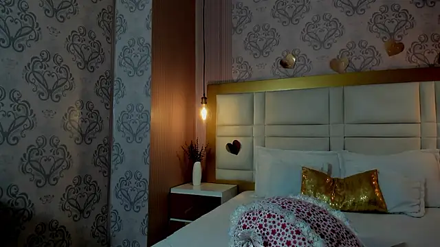 Snapshot of luna_hot_ass chatting on February 14, 3:47 am luna hot ass online show from February 14, 3:47 am