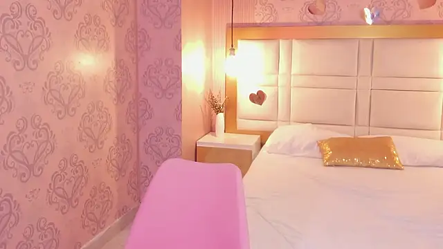 Snapshot of luna_hot_ass chatting on February 17, 9:10 pm luna hot ass online show from February 17, 9:10 pm