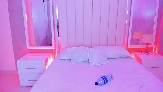 Snapshot of luna_hot_ass chatting on March 20, 11:20 pm luna hot ass online show from March 20, 11:20 pm